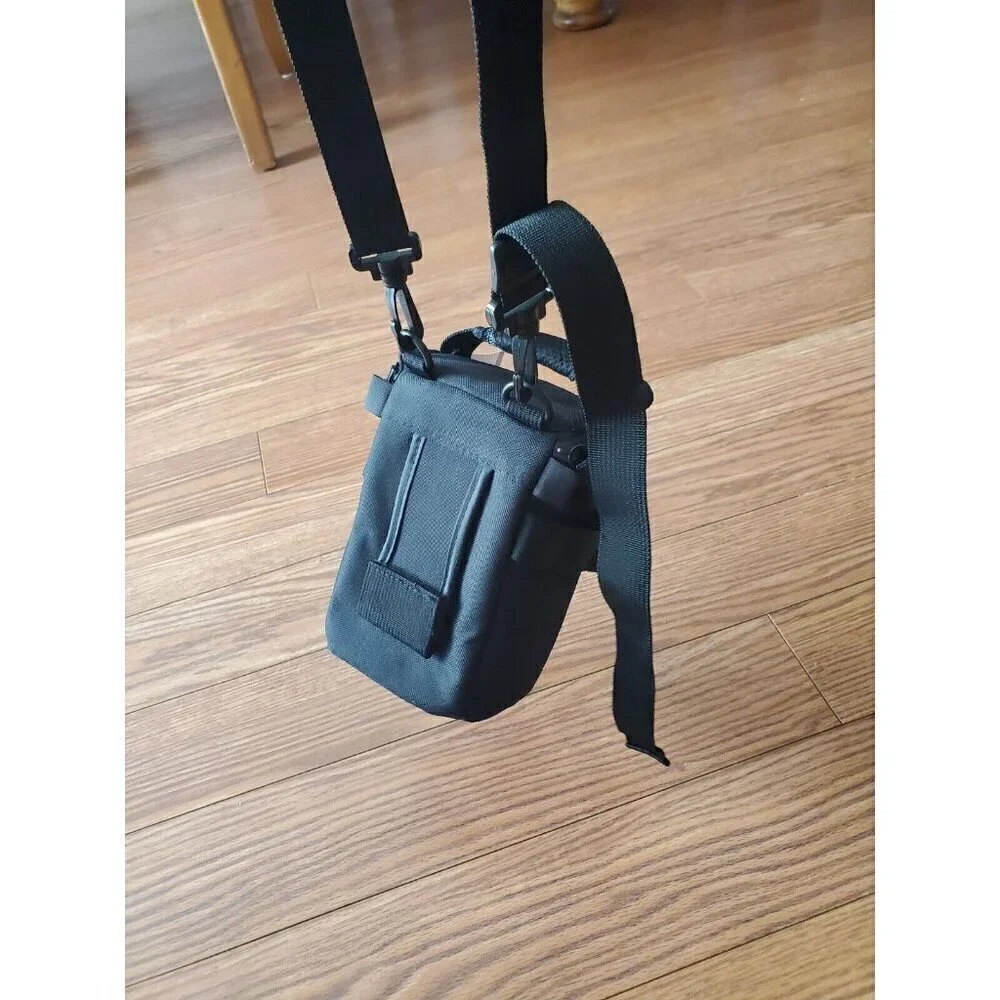 M Rock Camera Bag 506 Niagra black shoulder strap attaches to belt NWT‎